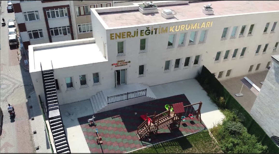 Enerji Eğitim Kurumları İstanbul binası ve oyun alanı