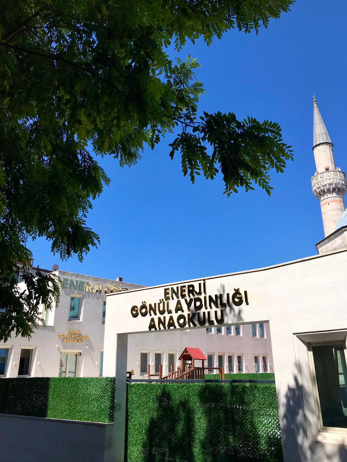 Enerji Gönül Aydınlığı Anasınıfı okul girişi
